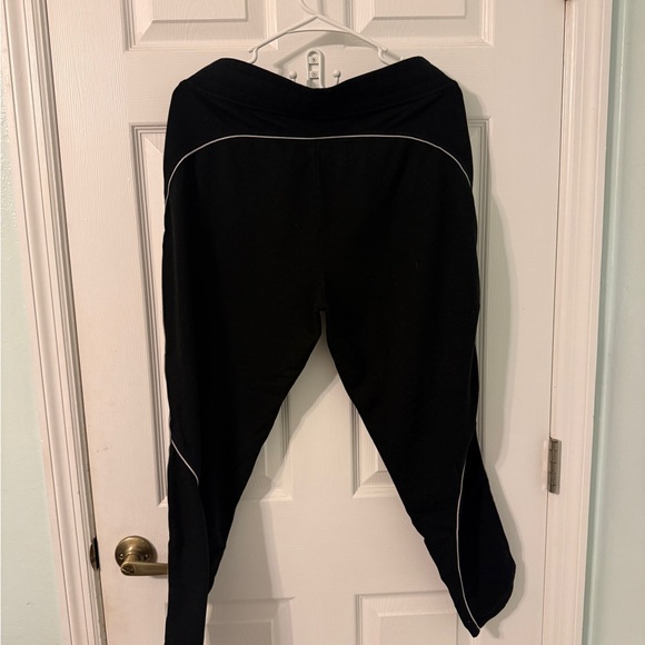 Victoria’s Secret Joggers With Piping Detail - Picture 6 of 7